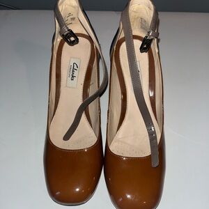 Ladies Clarks Patten leather Shoes 7 1/2